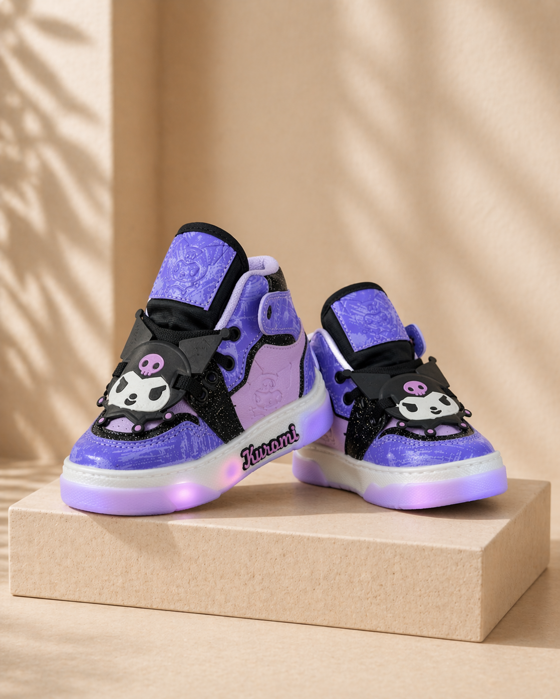 Bota Infantil Kuromi con Luces Lila y Negra