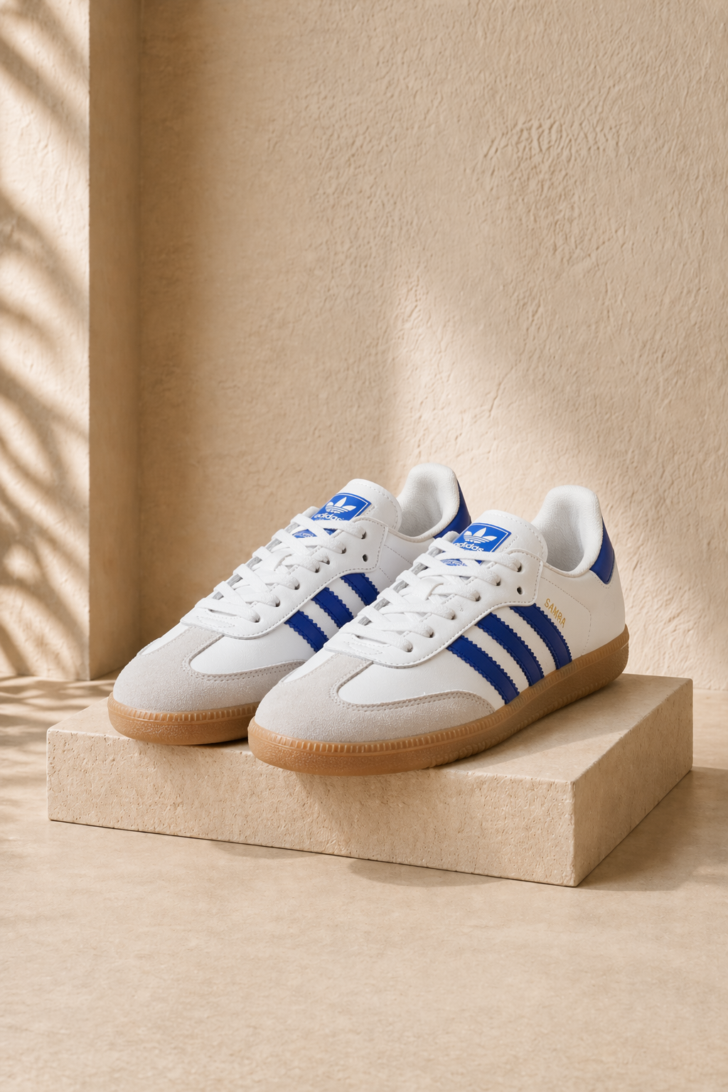 Tenis Samba ADI Blanco con franjas en Azul